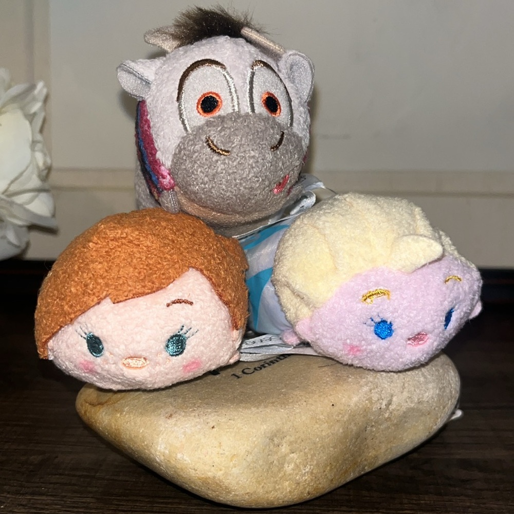Disney TSUM TSUMS Frozen SVEN Reindeer & Princess Elsa & Ana Plush Mini NWT
